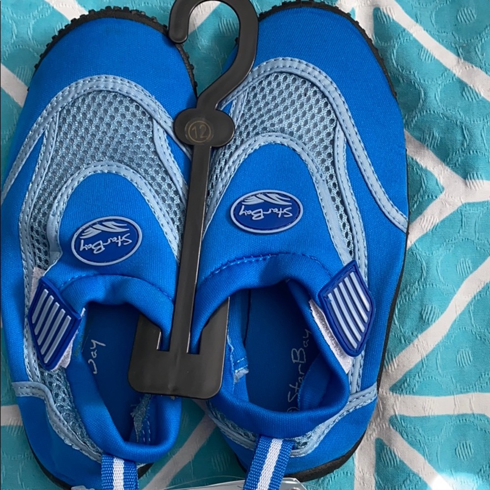 BNWT kids water shoes